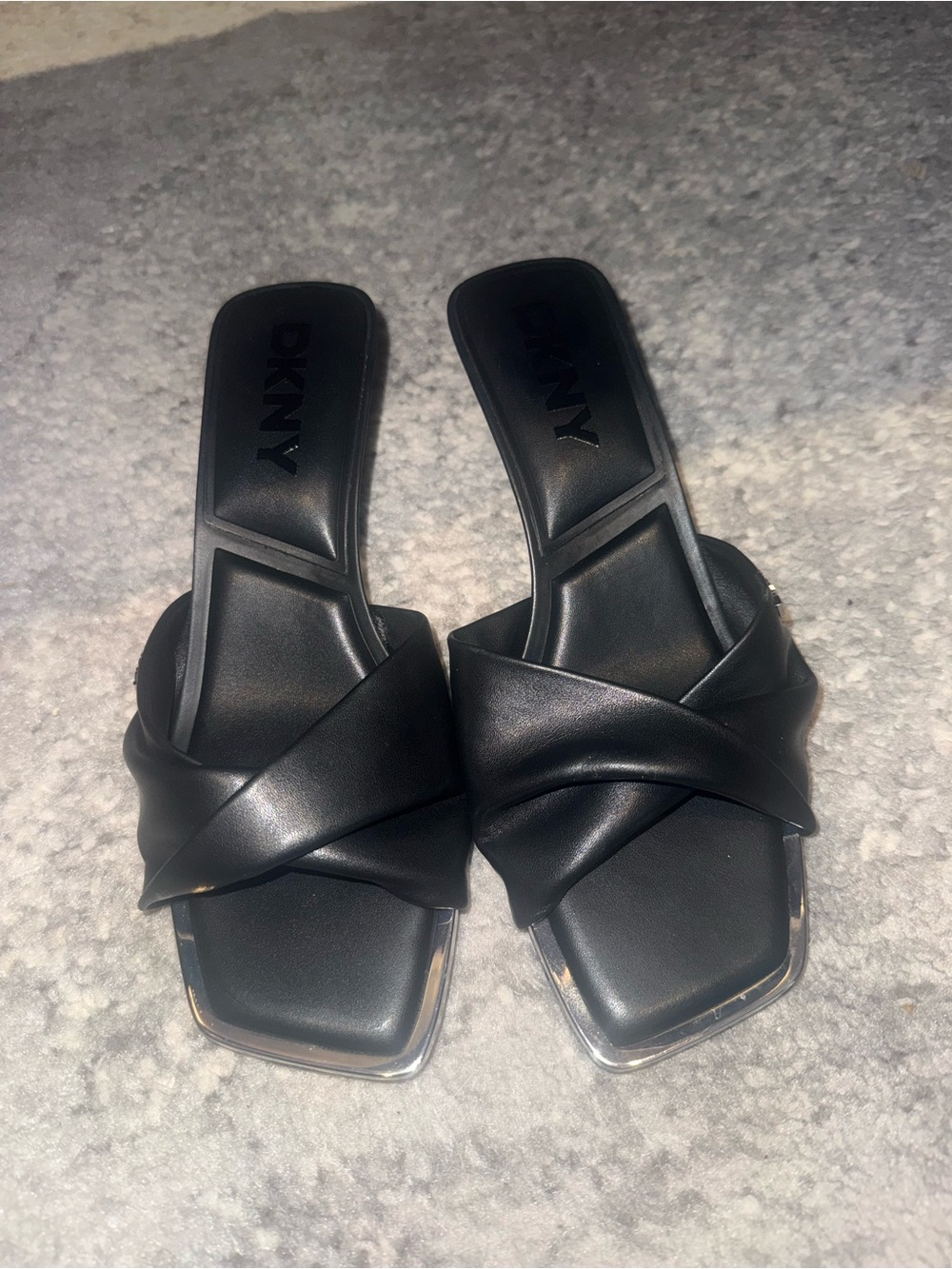 DKNY Black Kitten Heel – New Without Tags